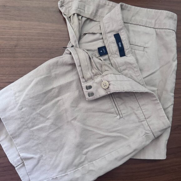 GAP Khaki shorts - Picture 1 of 3